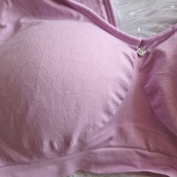 Breezies Seamless Comfort Wirefree Lot Of Three Women's Bras Size 1X - Picture 6 of 9